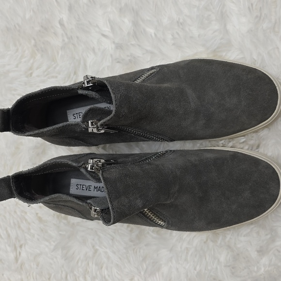 Steve Madden Suede Charcoal Wedge Shoe. Size 7.5 - Picture 1 of 11